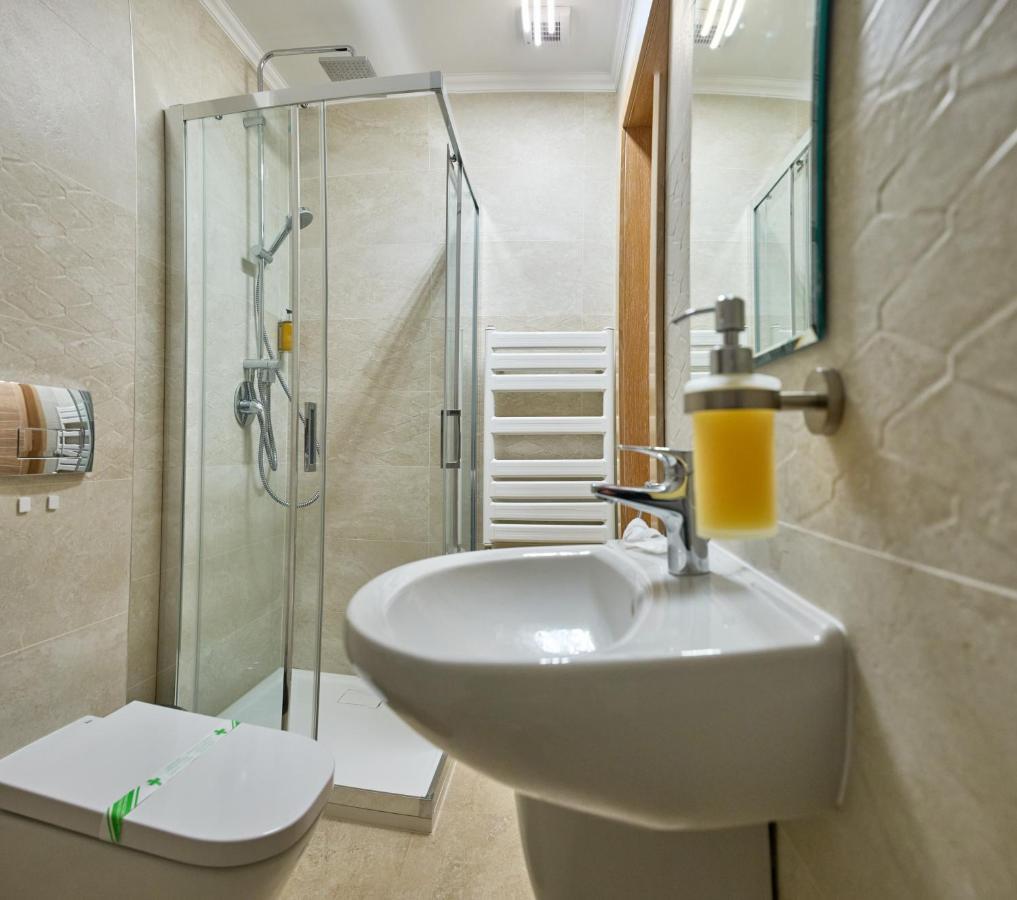 Hotel Eden Римник Екстер'єр фото