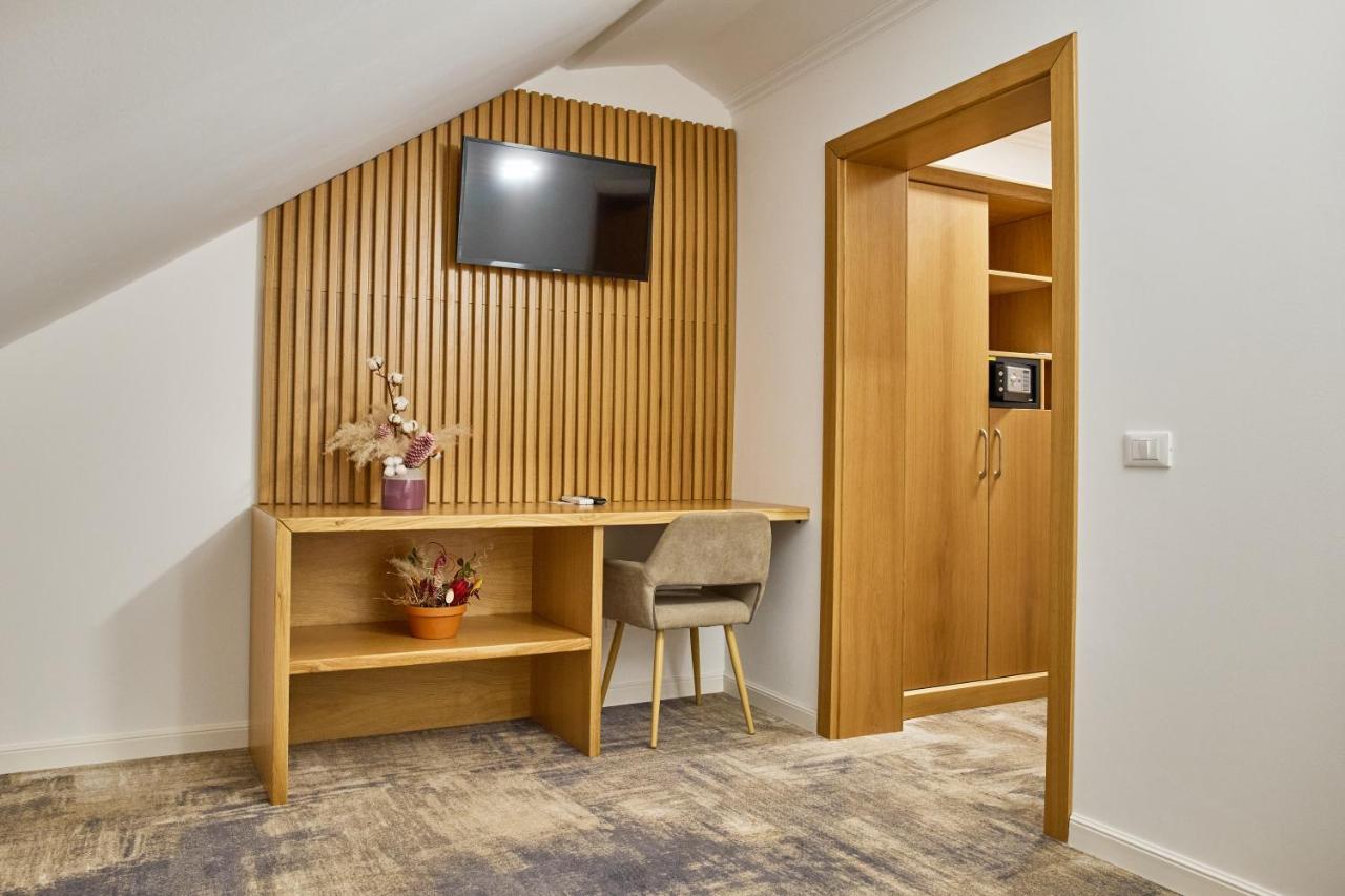 Hotel Eden Римник Екстер'єр фото