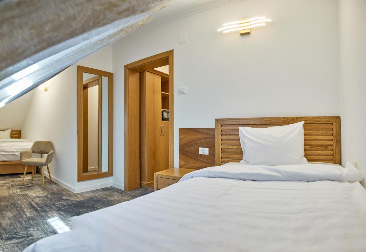 Hotel Eden Римник Екстер'єр фото