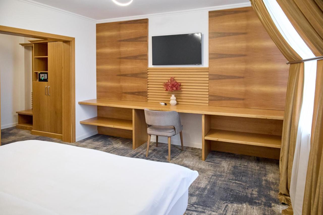 Hotel Eden Римник Екстер'єр фото