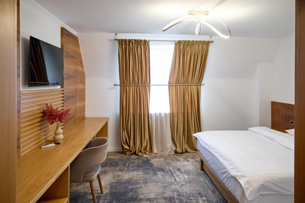 Hotel Eden Римник Екстер'єр фото