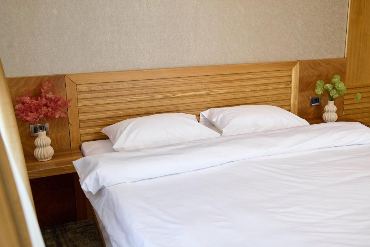 Hotel Eden Римник Екстер'єр фото