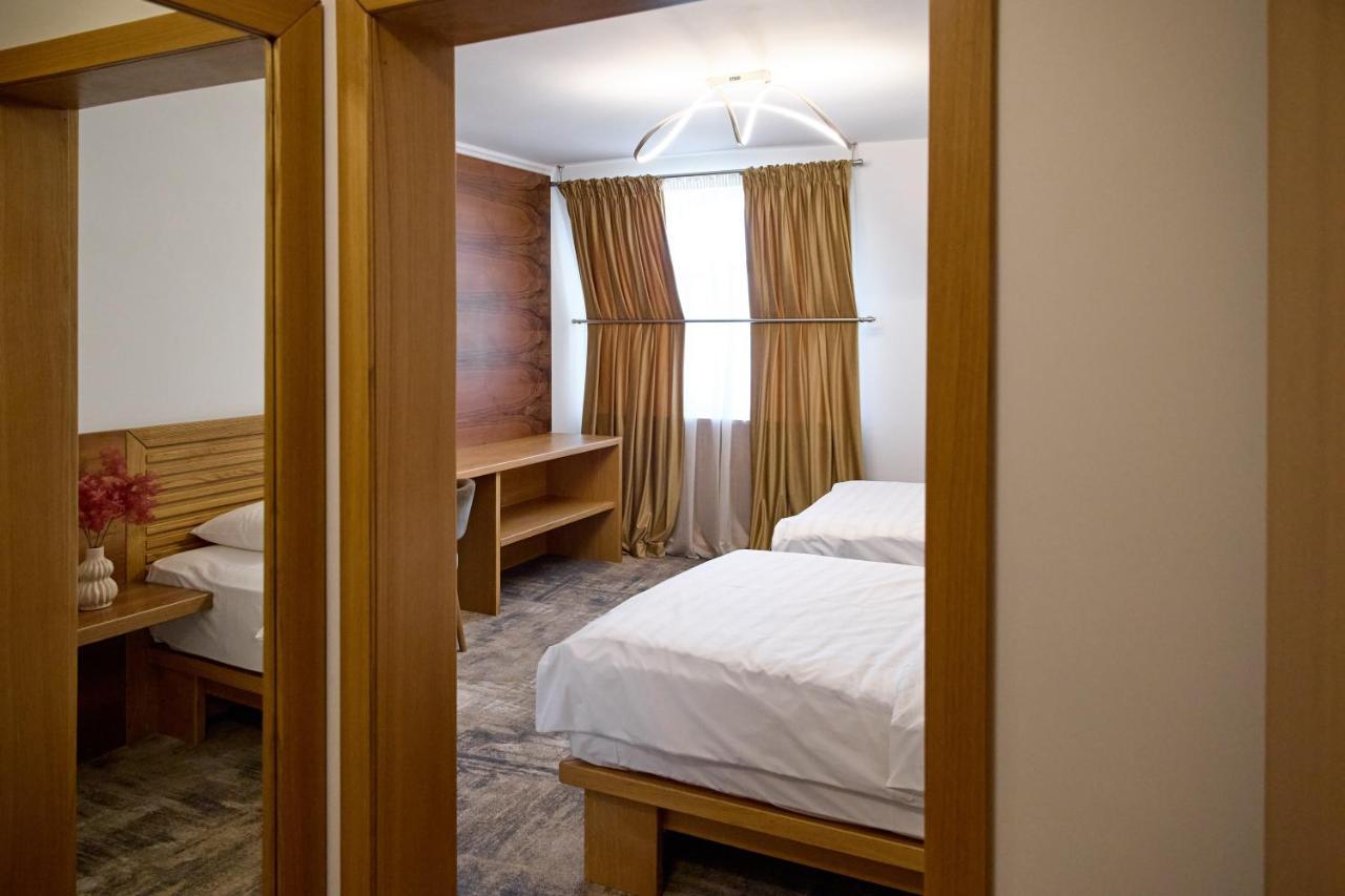 Hotel Eden Римник Екстер'єр фото