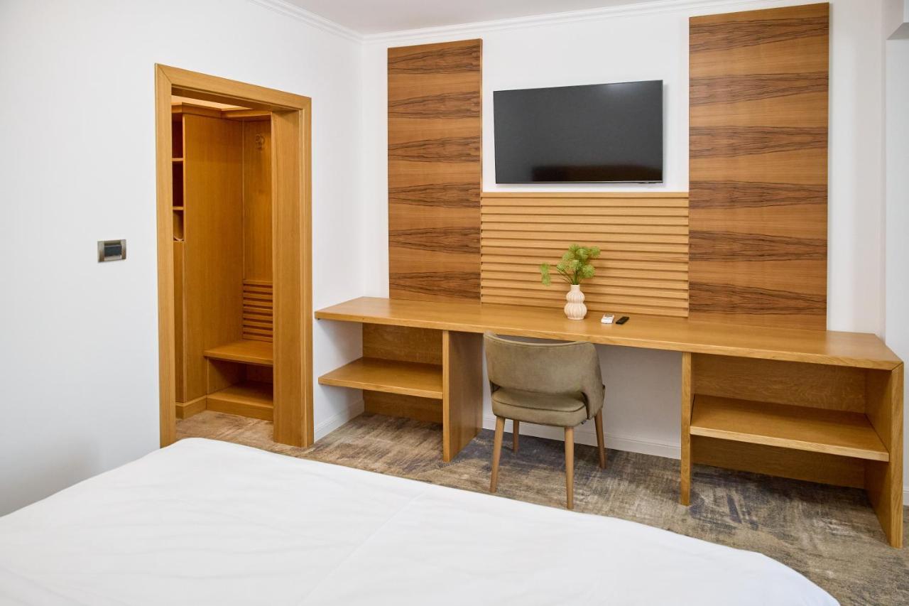 Hotel Eden Римник Екстер'єр фото