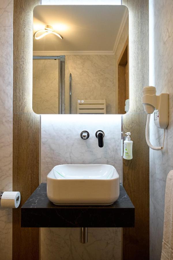Hotel Eden Римник Екстер'єр фото