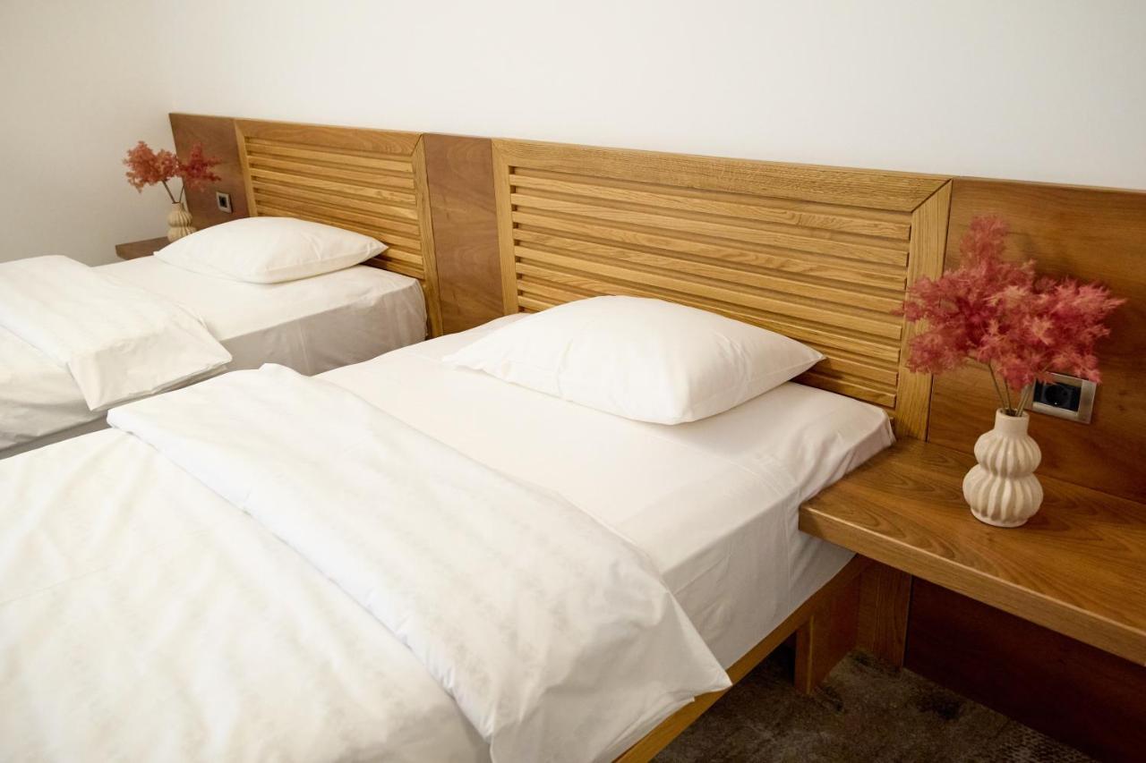 Hotel Eden Римник Екстер'єр фото