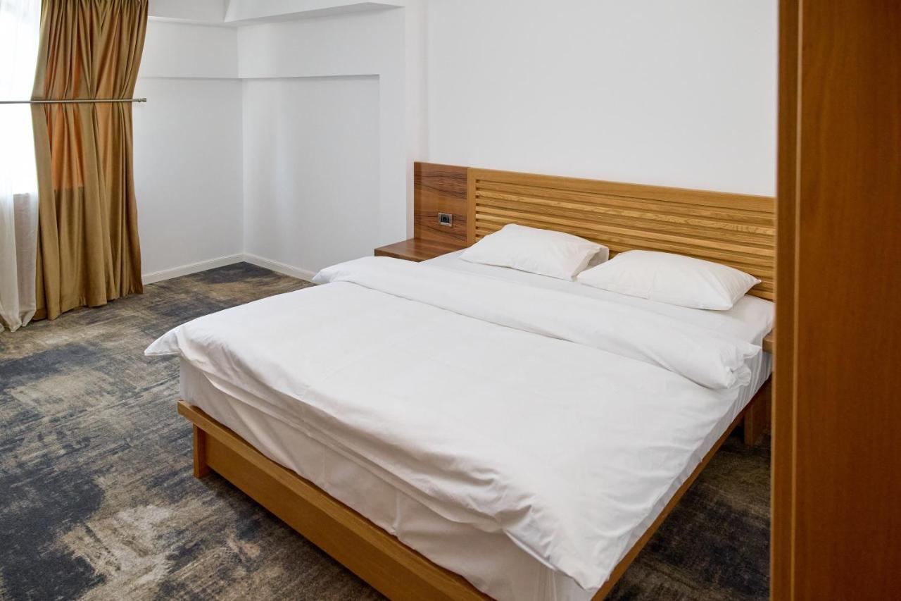Hotel Eden Римник Екстер'єр фото