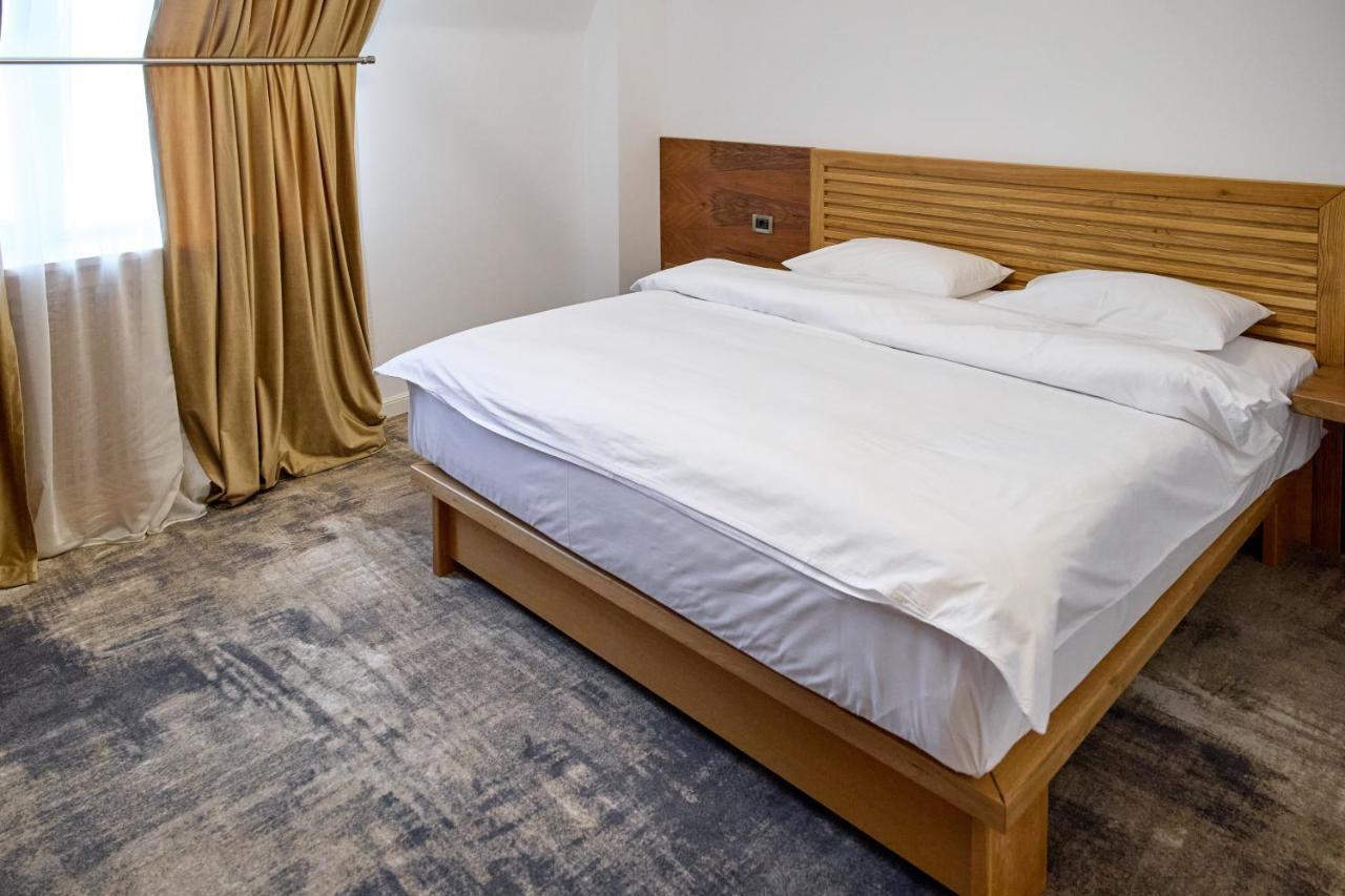 Hotel Eden Римник Екстер'єр фото