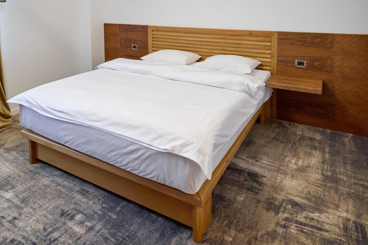 Hotel Eden Римник Екстер'єр фото