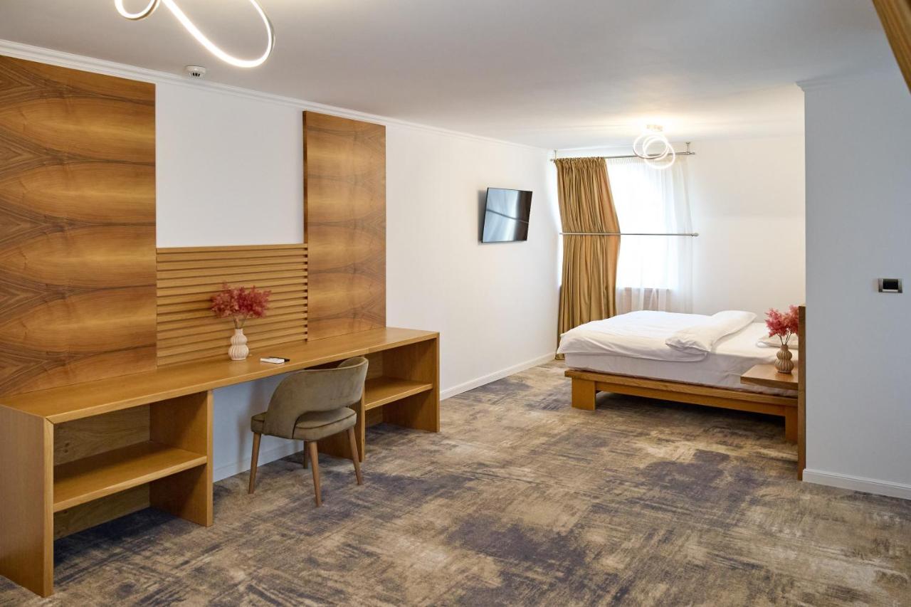 Hotel Eden Римник Екстер'єр фото